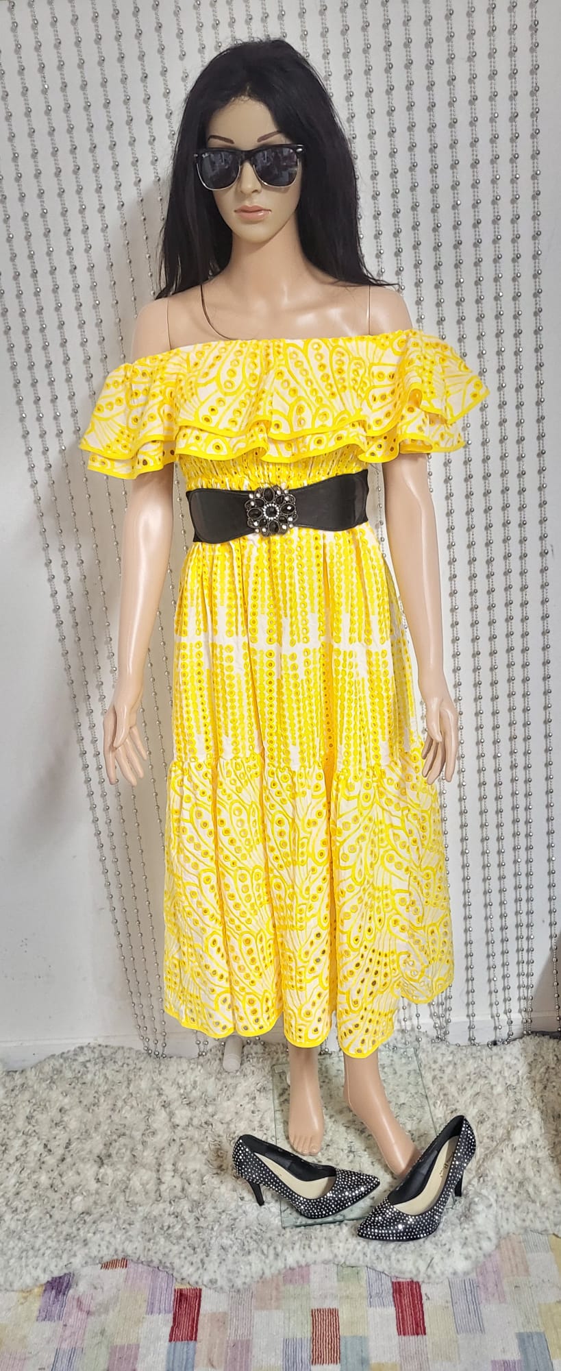 Embroidered lace sleeveless