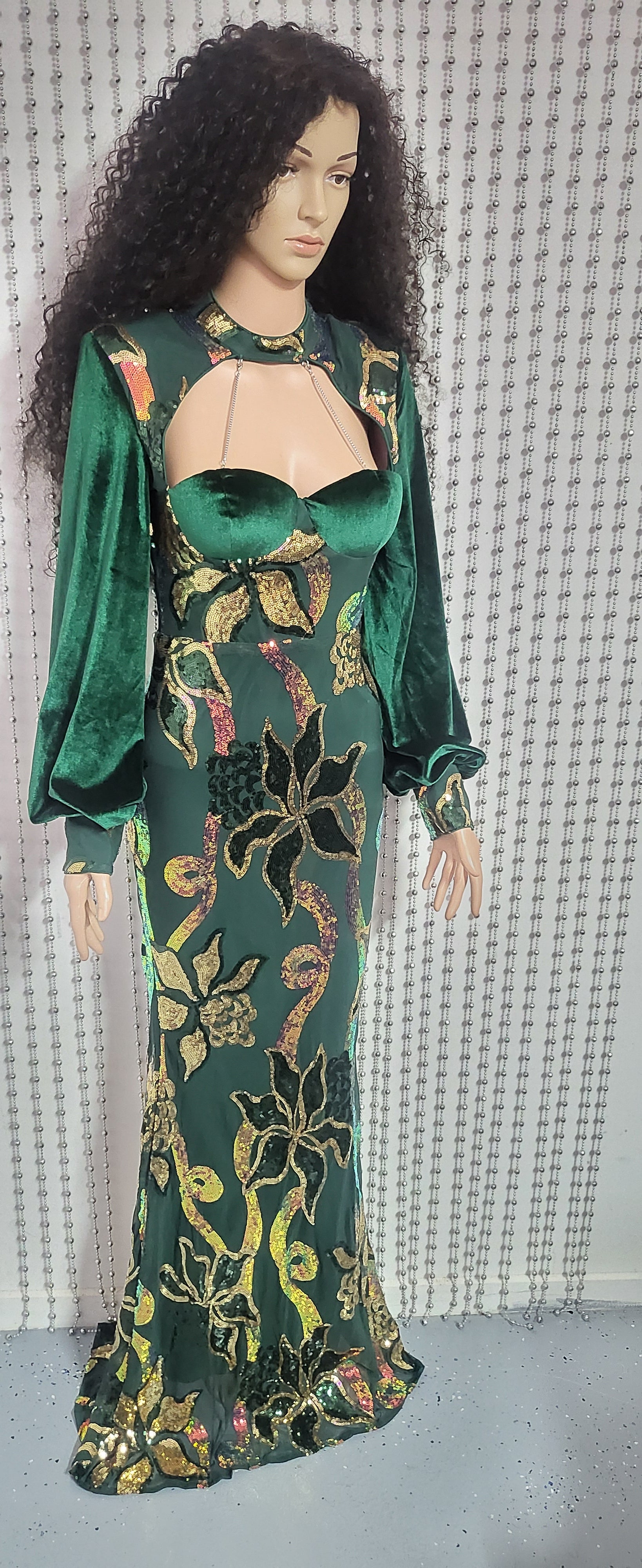 Green full sleeve sweetheart neck mermaid sequin long elegant evening dress .