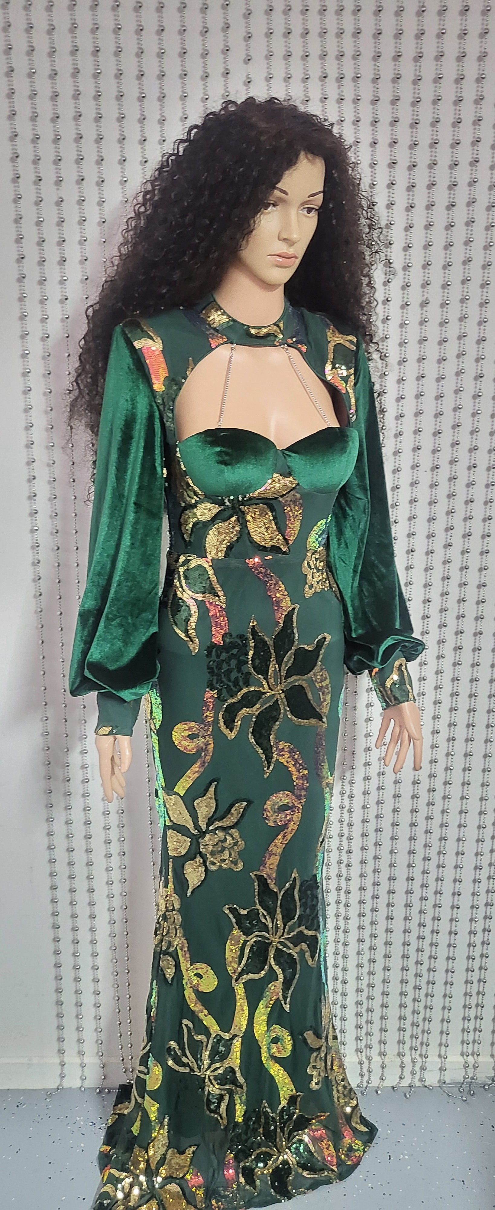 Green full sleeve sweetheart neck mermaid sequin long elegant evening dress .