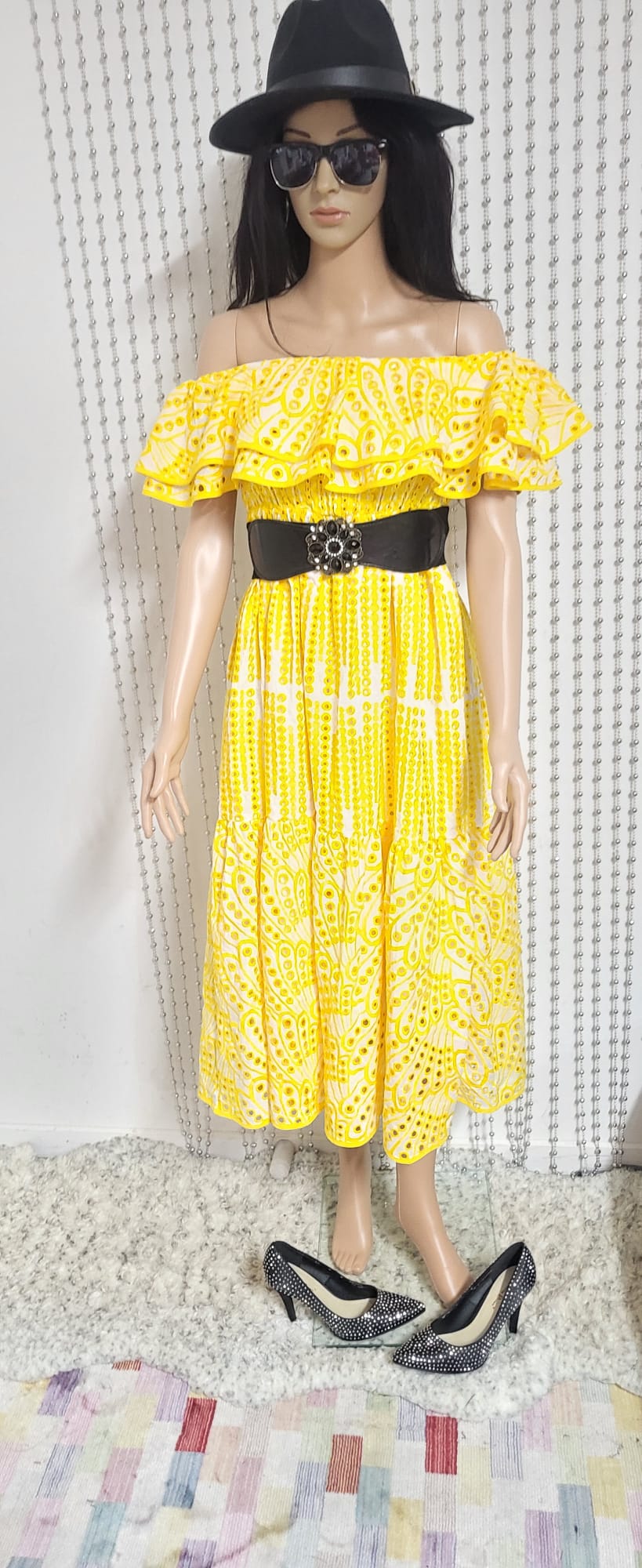 Embroidered lace sleeveless